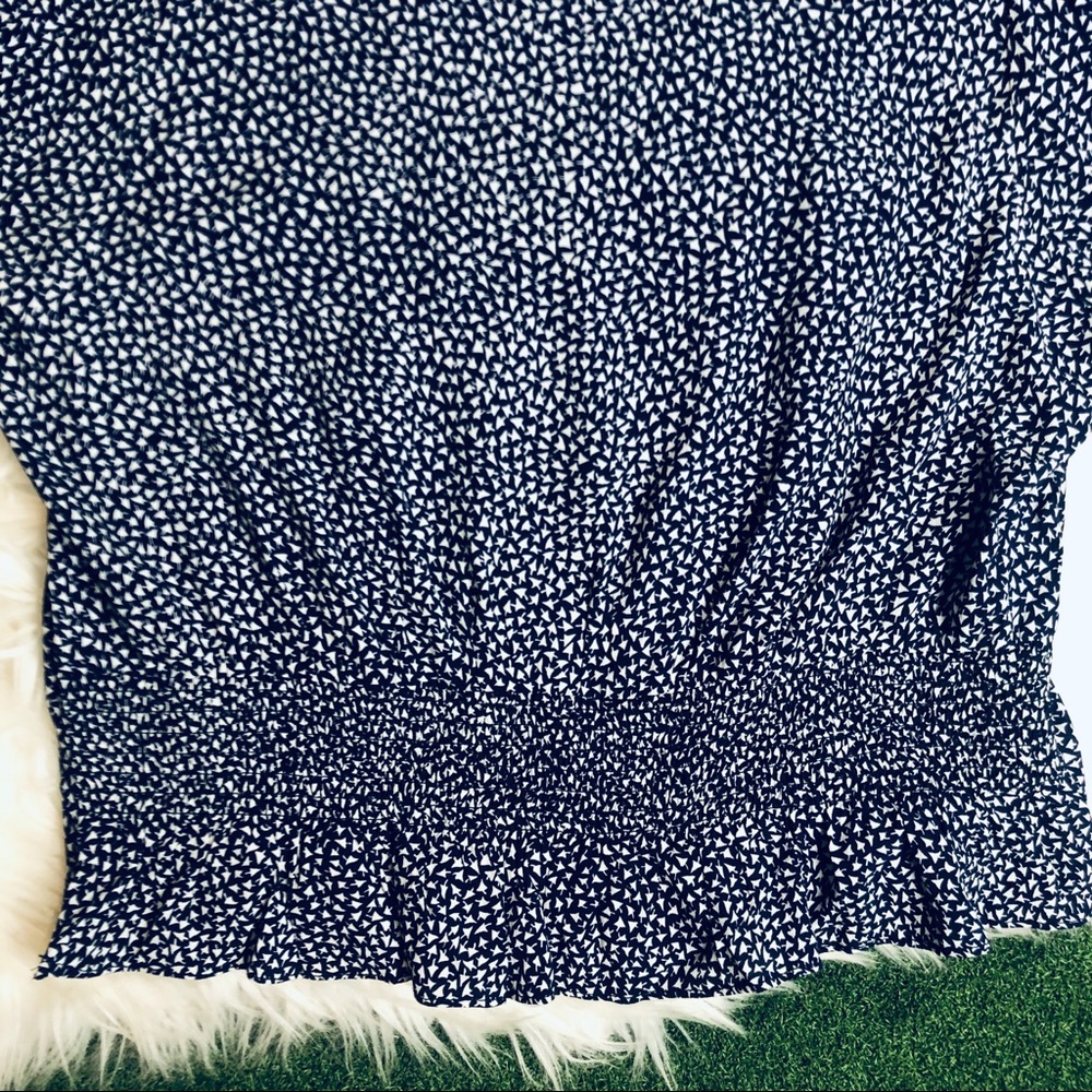 Maeve Anthropologie Navy Arrow Print Crop Top - Picture 6 of 7